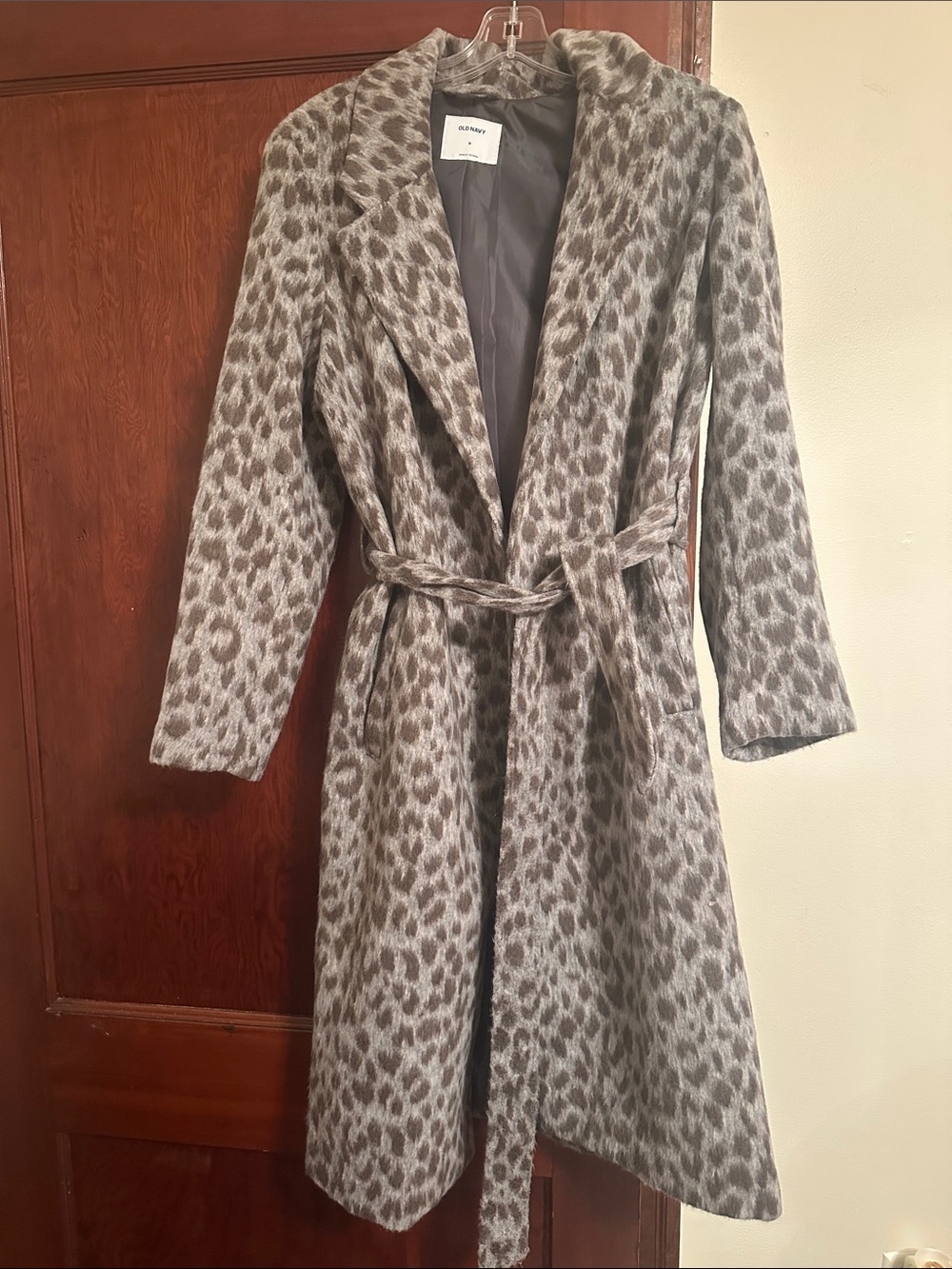 Old Navy Women’s Size Medium Grey Leopard Print Belted Wrap Coat